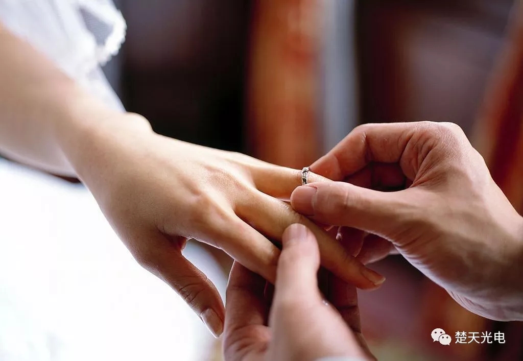 激光打標(biāo)才是情人節(jié)正確的打開(kāi)方式，像極了愛(ài)情……，